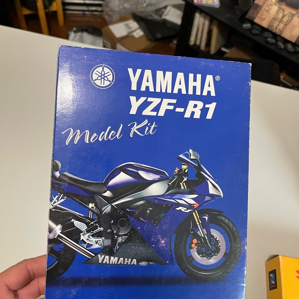 Yamaha YZF-R1 Model Kit in Blue and Black NEW RAY